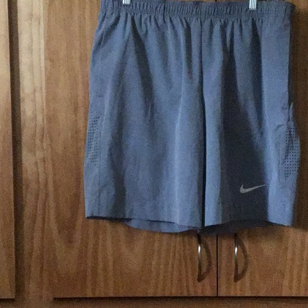 Nike dri-fit light gray tennis shorts size xl